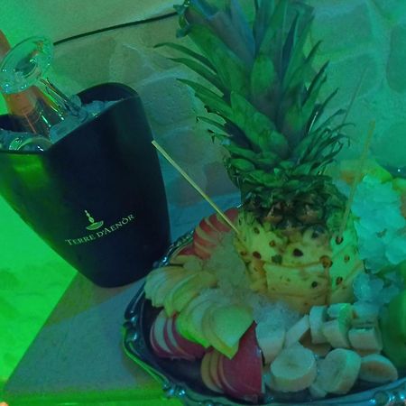Suite 800 オストゥーニ エクステリア 写真
