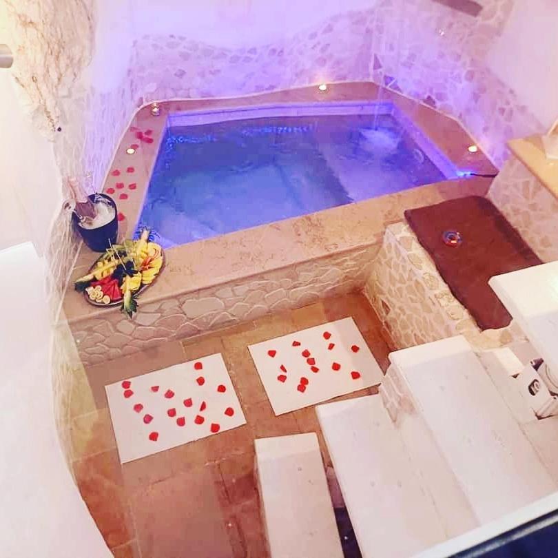 Suite 800 オストゥーニ エクステリア 写真